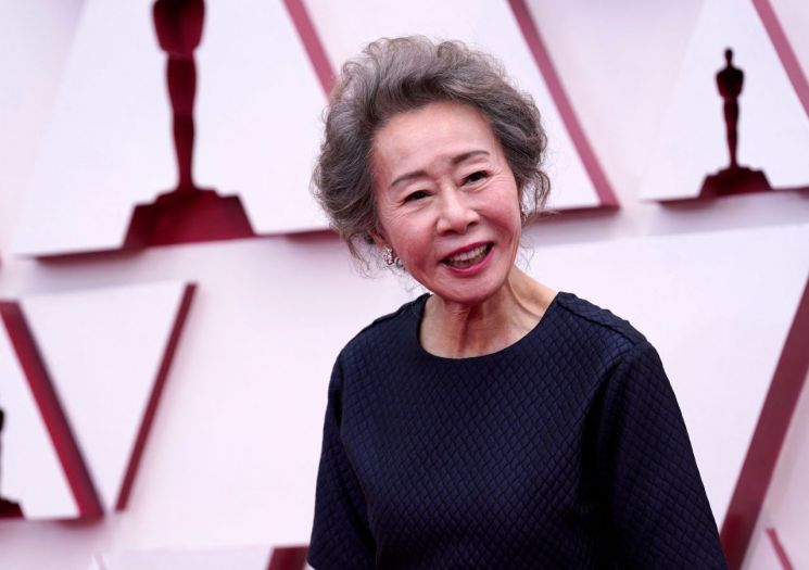 윤여정, 큰아들 동성애 최초 고백… "합법화된 뉴욕서 결혼식"