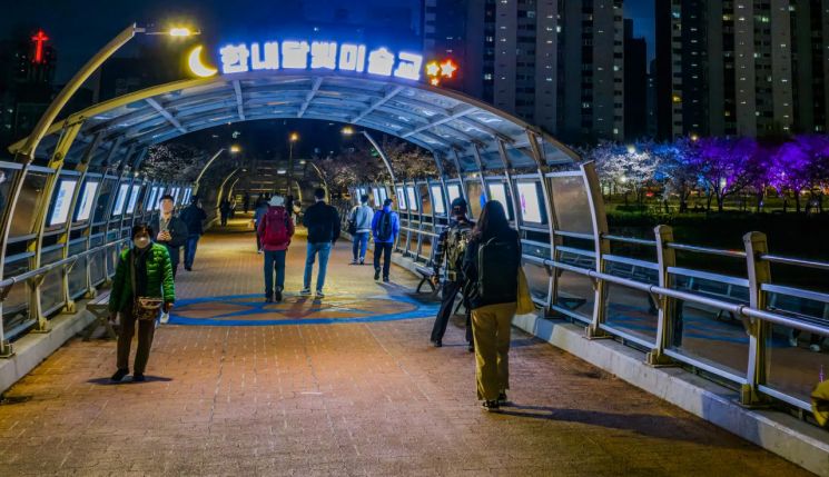 금천구 다리 위 미술관 탄생...한내달빛미술교 미술관 조성