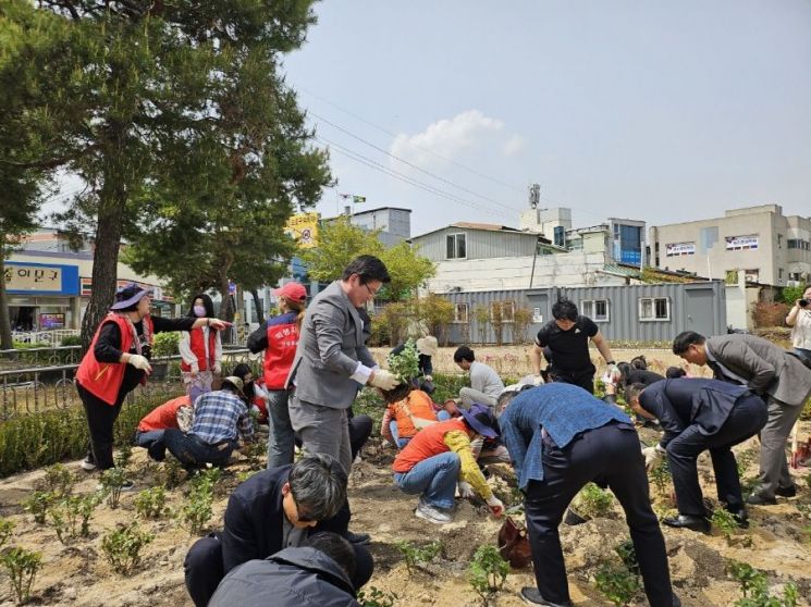 포항 시민이 가꾸는 ‘My Rose Garden’… 장미 도시 포항에 활력 더한다