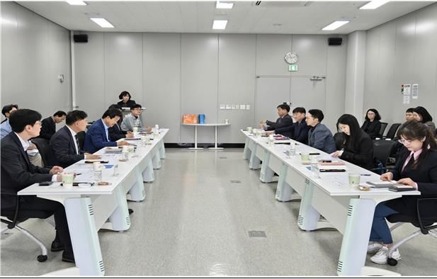 '트럼프 쇼크' 신발기업 어떡하나?… 부산시, 지역기업과 美관세정책 현장간담회