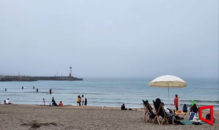 [포토] 제주 해변은 벌써 여름?