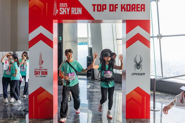 555m 국내 최고 수직 마라톤…롯데월드타워 '스카이런' 성료