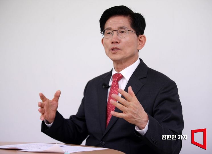 김문수 국민의힘 대통령선거 경선 후보가 18일 서울 여의도 캠프 사무실에서 아시아경제와 인터뷰를 하고 있다. 2025.4.18 김현민 기자