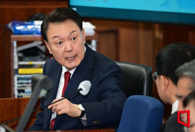 尹 '직권남용 사건'도 지귀연 판사 앞으로…'내란 사건'과 병합(종합)