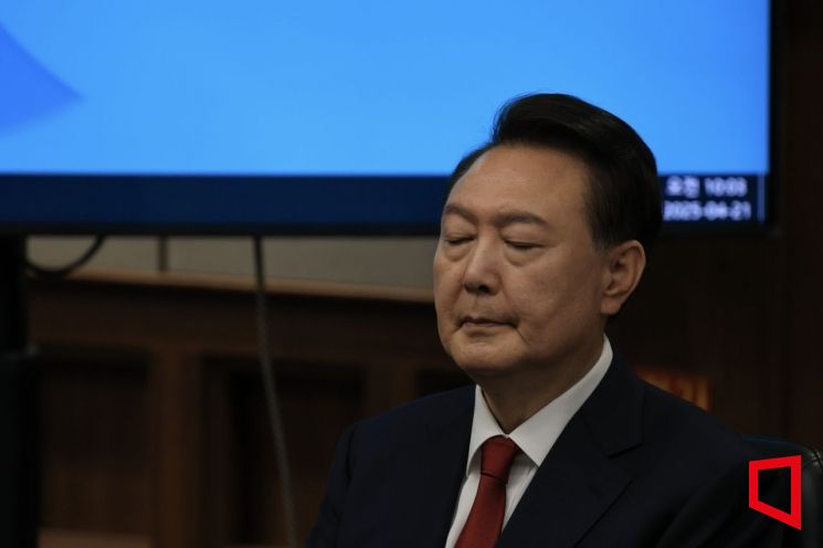 "계엄으로 정신적 피해"…尹상대 '1인 10만원' 위자료 소송, 내달 시작