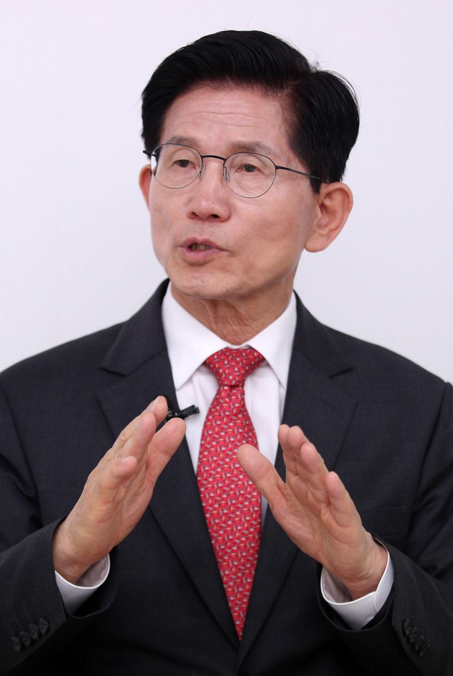 김문수 국민의힘 대통령선거 경선 후보가 18일 서울 여의도 캠프 사무실에서 아시아경제와 인터뷰를 하고 있다. 2025.4.18 김현민 기자