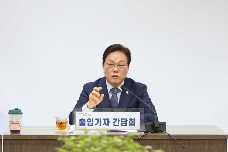 박완수 경남도지사가 출입기자간담회에서 발언하고 있다. 이세령 기자