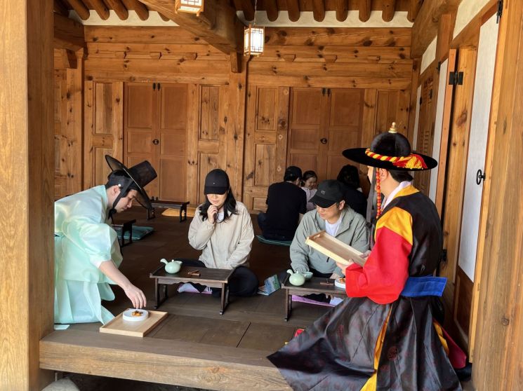 '양주목사의 찻집', 80팀 관람객 몰려…조선시대 차와 다과 체험