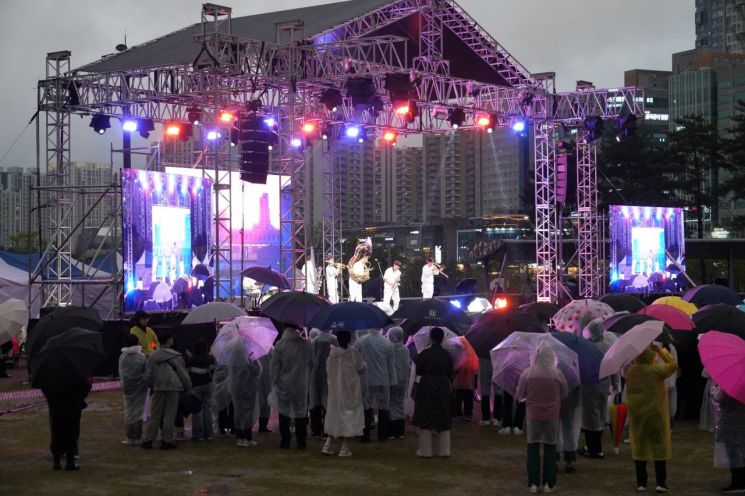 비 속에 울린 문화의 선율…하남시민, 버스킹으로 하나 되다