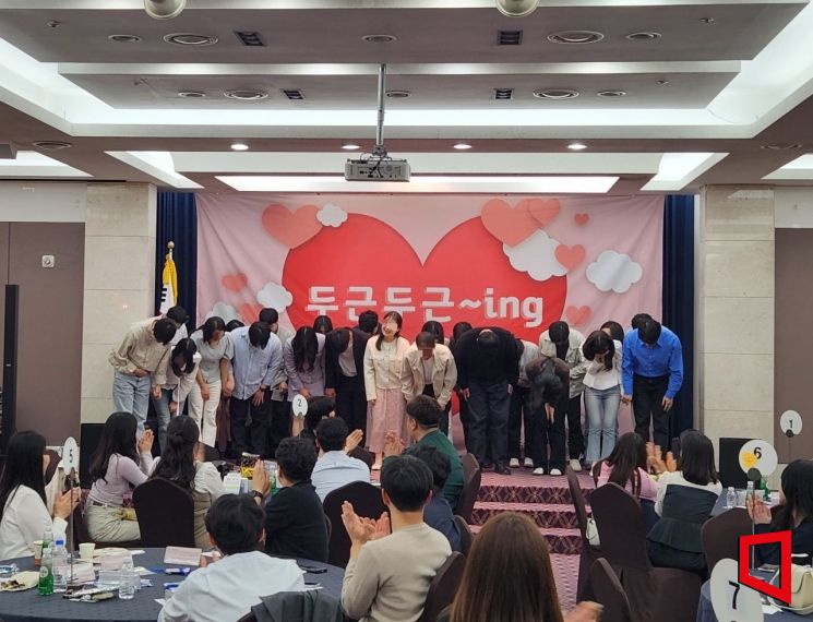 봄바람 따라 인연도 피었다…구미 '두근두근~ing' 성황리 출발