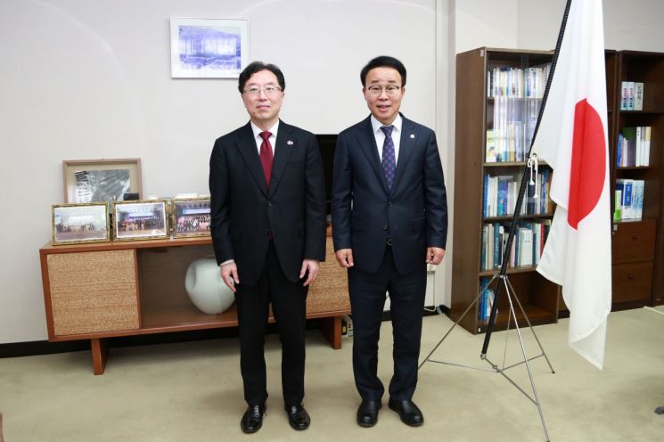 한·일 경제교류 가교… 박성호 부산진해경제자유구역청장, 주부산일본국총영사와 우호 협력