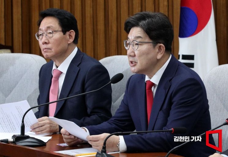 [포토]  권성동 "이재명, 개미투자자 몰살시킬 개미핥기…난동 막겠다"