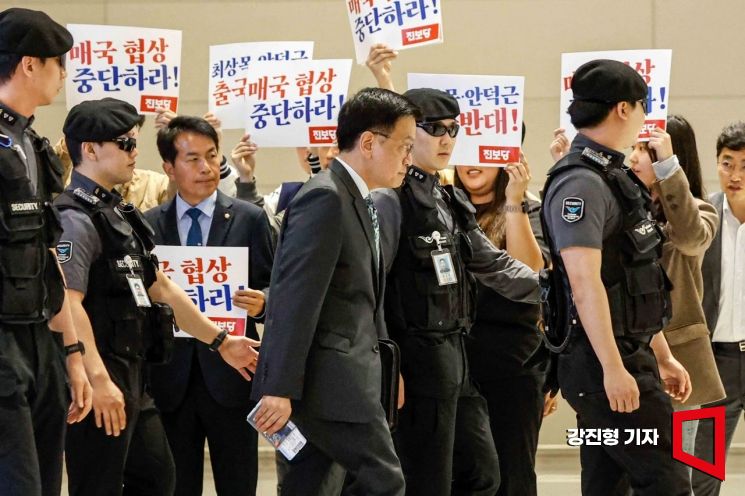 [포토] 최상목 경제부총리, 한미 통상 협의 차 미국행
