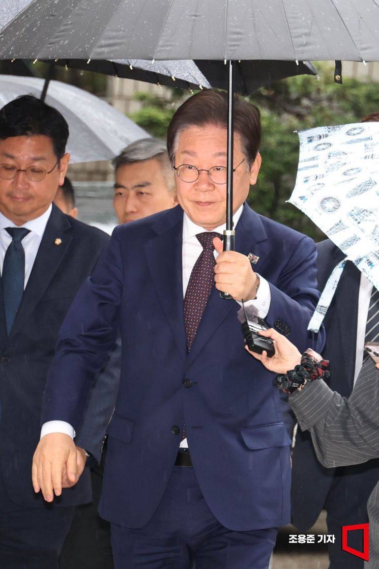 [포토] 이재명 전 대표 법원 출석
