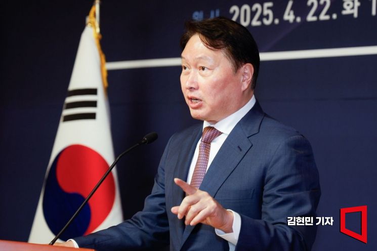 [포토] 최태원 "韓경제, EU모델 전환해야… 한일 협력 못할 것 없다"