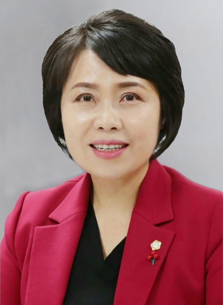 충남도 농어촌 필수 생활서비스 지원 조례안을 대표 발의한 이연회 의원./충남도의회 제공
