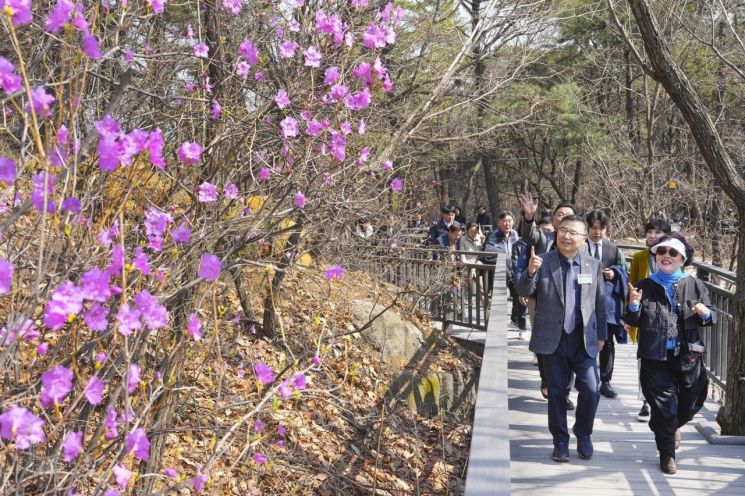 봉화산 동행길 누적 이용객 300만 돌파!...중랑구, 걷기 좋은 도시 자리매김