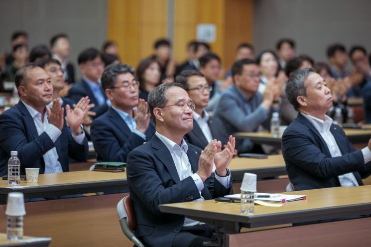 농협금융지주는 22일 서울 중구 본사 대강당에서 ‘인구위기 시대, 농협금융의 기회와 미래’를 주제로 고객전략포럼을 개최했다. 농협금융지주 제공