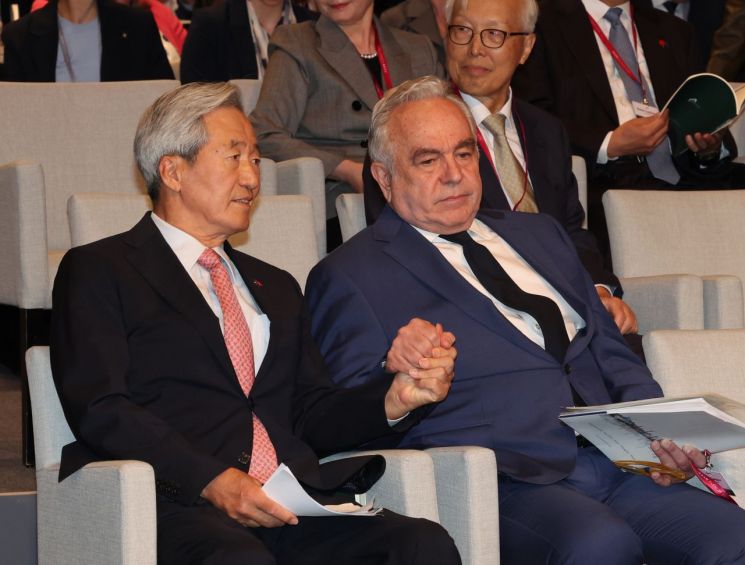 커트 캠벨 "美, 핵 억지력 전방 배치해야"