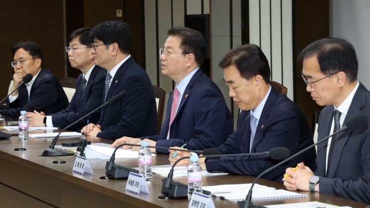 방기선 국무조정실장 "선거 앞 복지부동해 정부 신뢰 흔드는 일 안돼"