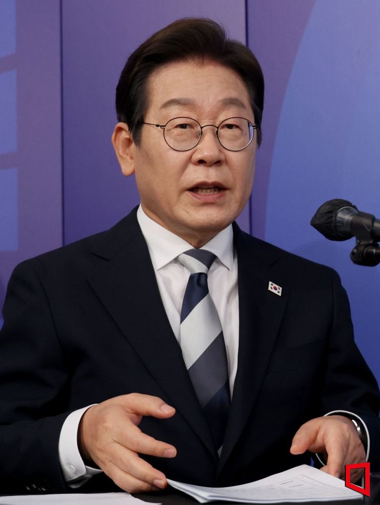 재생에너지 차세대 먹거리로 제시한 이재명…"2030년까지 서해 에너지고속도로 건설"