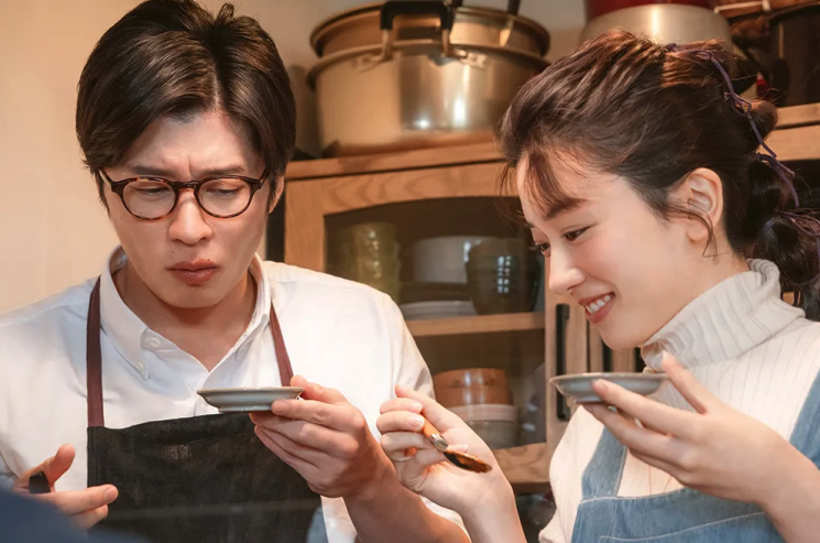 영화서 부녀였던 스타들 불륜설에 日 발칵…당사자들 "그냥 친한 사이"