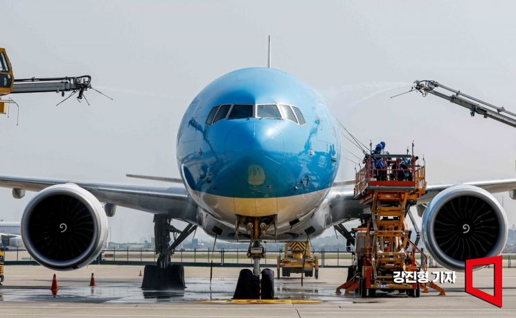 [포토] 대한항공, 봄 맞이 항공기 동체 세척