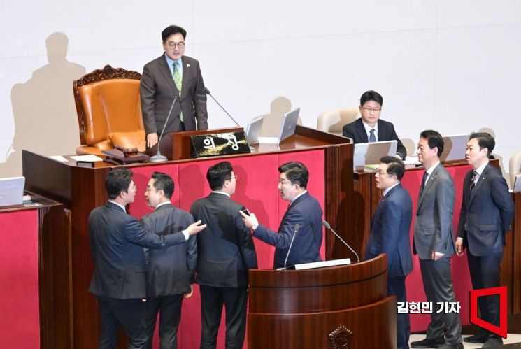 '野 전략적 침묵' 속에 조용했던 한덕수 시정연설…우원식 작심발언에 본회의장 '소란'