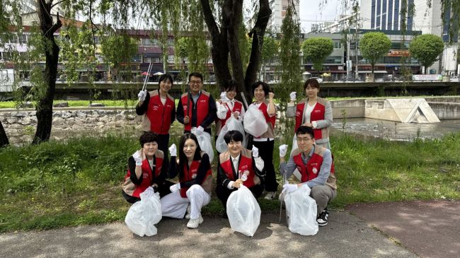 롯데백 광주점 임직원 봉사단, 광주천 환경정화 활동