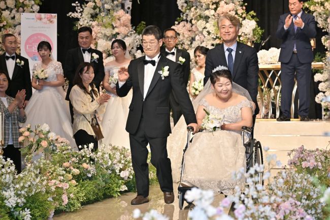 광주 서구, 장애인 부부 6쌍 '특별한 결혼식'