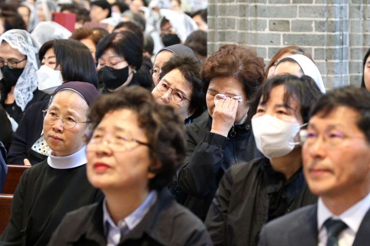 24일 오전 명동대성당에서 프란치스코 교황 추모 미사가 진행됐다. 천주교 서울대교구.