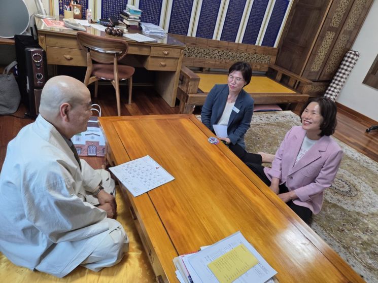 최영숙 창원특례시 성산구청장, 불지사 방문해 소통행정 가져