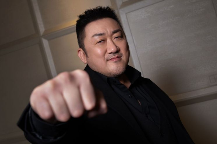 배우 마동석이 '거룩한 밤: 데몬 헌터스' 인터뷰 사진을 촬영하고 있다. 롯데엔터테인먼트
