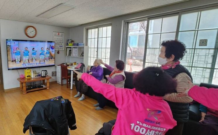 실버카 지원 등 섬세한 어르신 틈새 지원... 노원구 '효자 역할' 톡톡