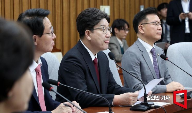 [포토] 권성동 "文, 전형적인 매관매직 사건으로 기소된 것"
