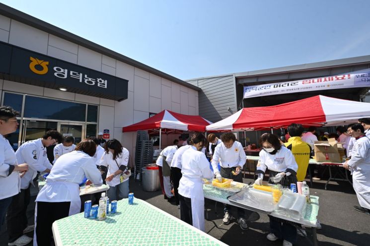 산불 피해 영덕 군민에 자장면 1000인분 봉사활동을 펼친 대한민국명장회. 영덕군 제공