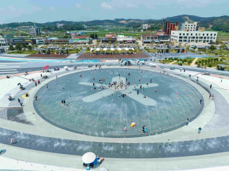 홍성 남당항 해양분수공원 음악분수. /홍성군 제공