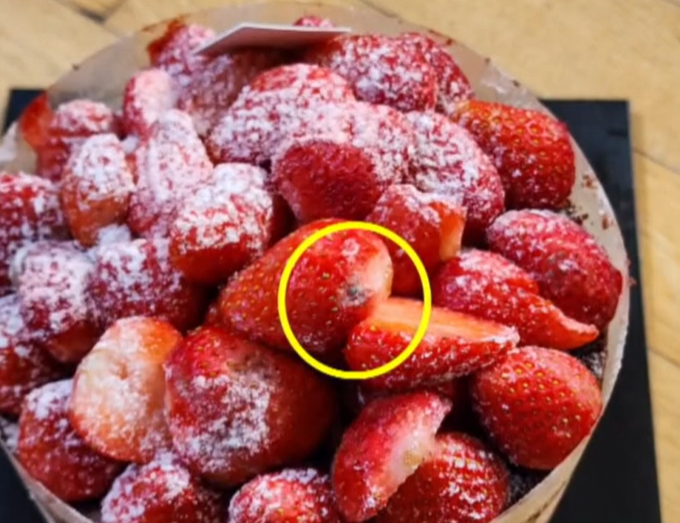 성심당 '딸기시루' 조기 마감 이유가…&quot;딸기 곰팡이 피고 진물 나와&quot;