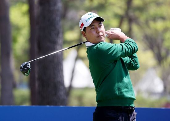 Seungmin Lee, who has autism spectrum disorder, achieved his personal best by finishing tied for 22nd place at the KPGA Tour Woori Financial Championship. KPGA