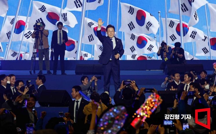 [포토] 이재명, 민주당 대통령 후보로 선출