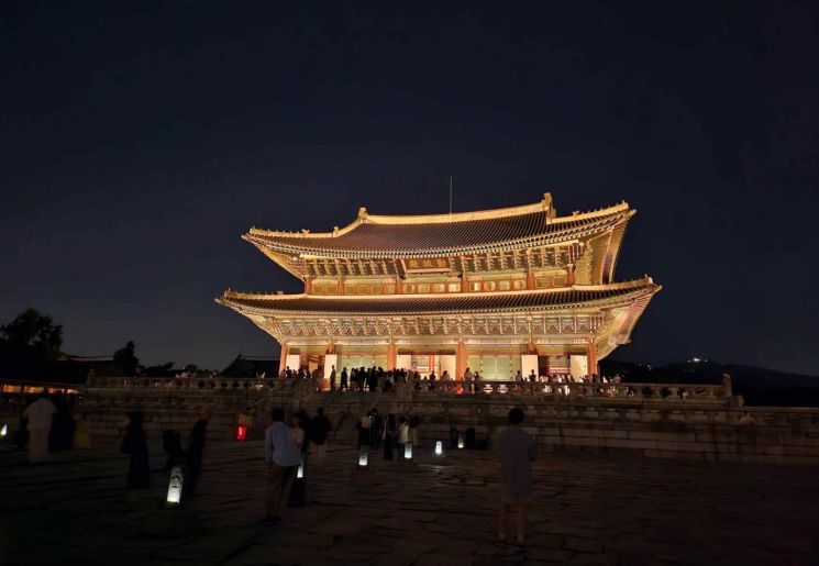 궁중음악 감상하며 경복궁 밤길 산책해요