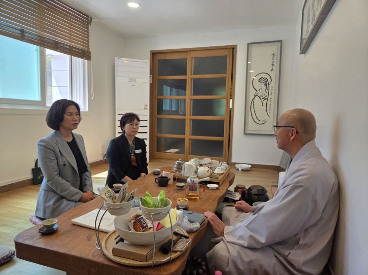 최영숙 창원특례시 성산구청장, 관내 관음사 방문