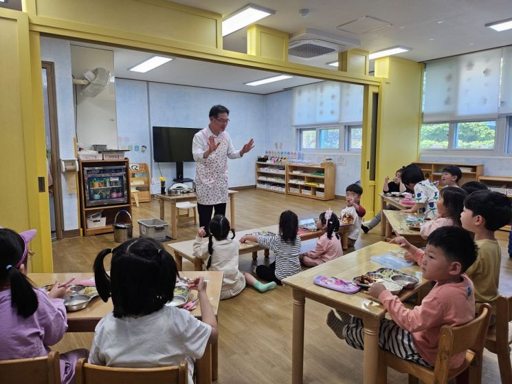 박동진 창원특례시 합포구청장, 아이들과 눈높이 소통
