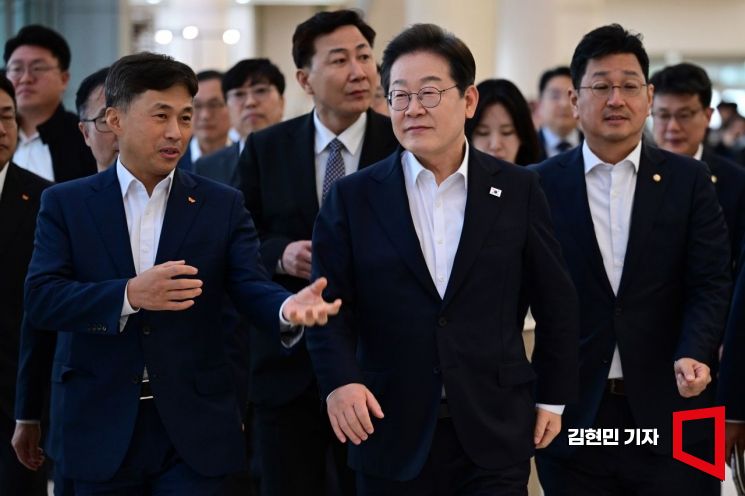 [포토] SK하이닉스 방문한 이재명 후보