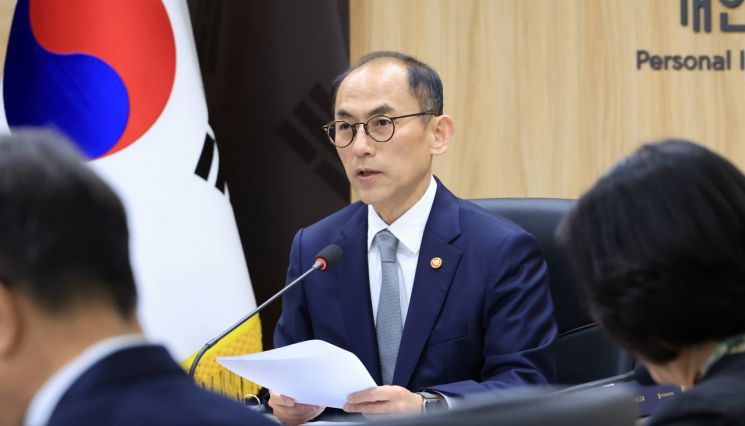 고학수 개인정보보호위원회 위원장이 지난 9일 서울 종로구 정부서울청사에서 열린 2025년 제8회 전체 회의에서 발언하고 있다. 연합뉴스