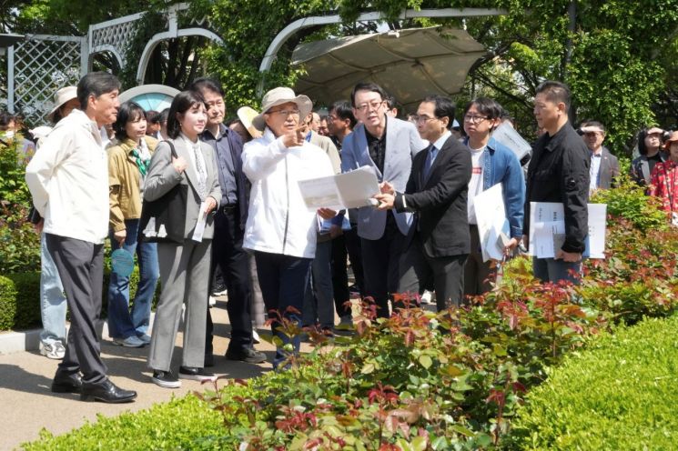 '제17회 중랑 서울장미축제' D-18...류경기 중랑구청장 축제 현장 안전 점검 완료