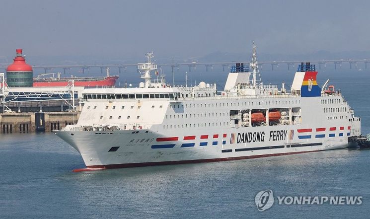 선사 단동훼리(단동국제항운유한공사)의 2만4748t급 카페리 '오리엔탈 펄 8호'가 28일 인천항 국제여객부두로 입항하고 있다. 연합뉴스