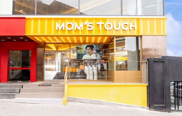 'K-컬처 성지' 노린다…맘스터치, 이태원에 직영점 오픈