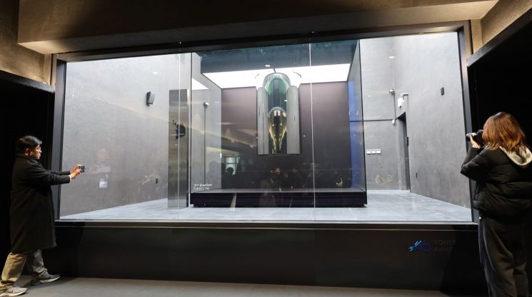 인천 송도 연세대학교 국제캠퍼스 양자컴퓨팅센터에서 설치된 국내 최초 상용 수준 양자컴퓨터 'IBM 퀀텀 시스템 원'. 연합뉴스