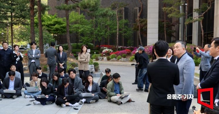 [포토] 검찰 출석하는 명태균